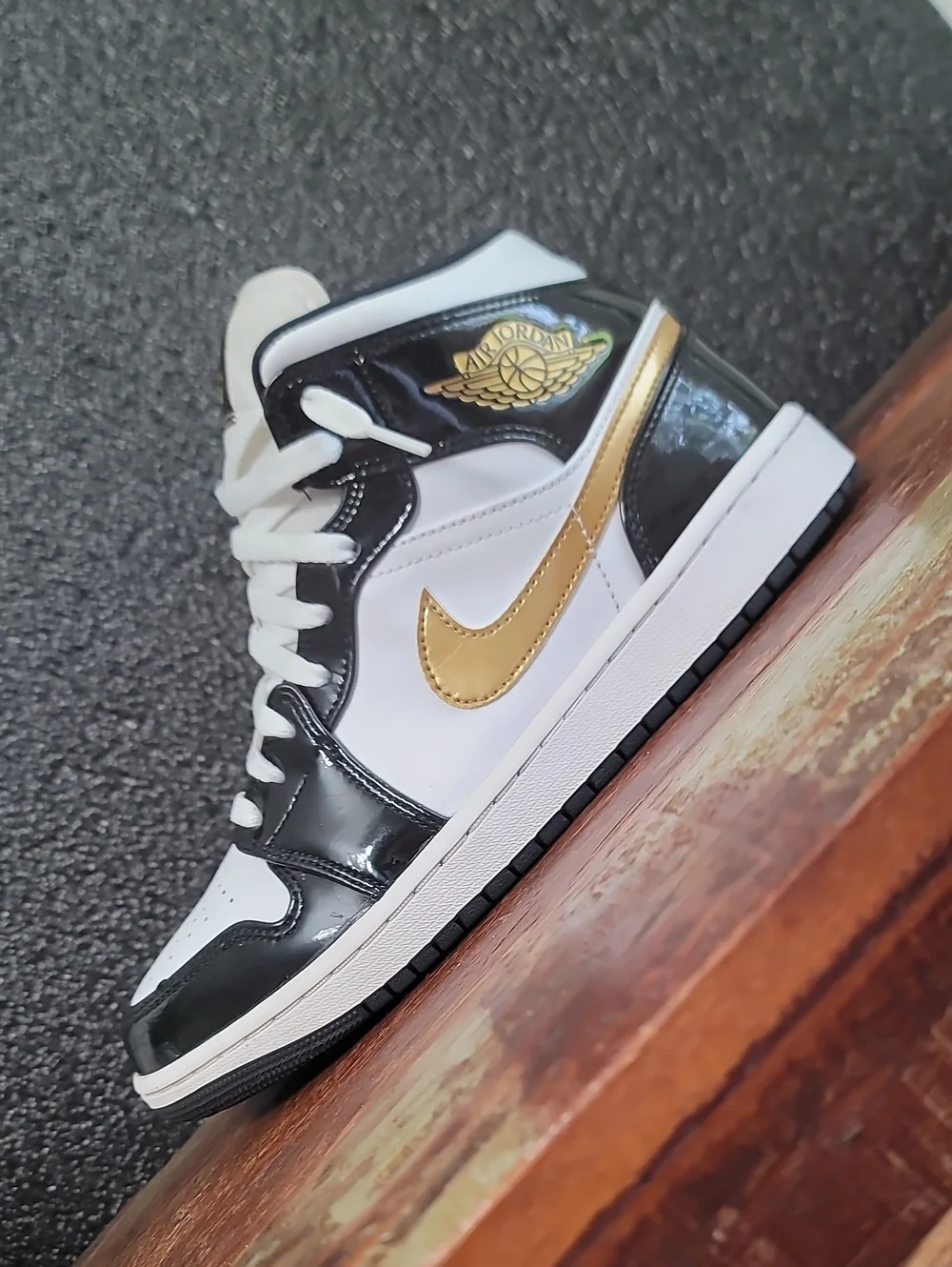 Nike Air Jordan 1 Mid SE 